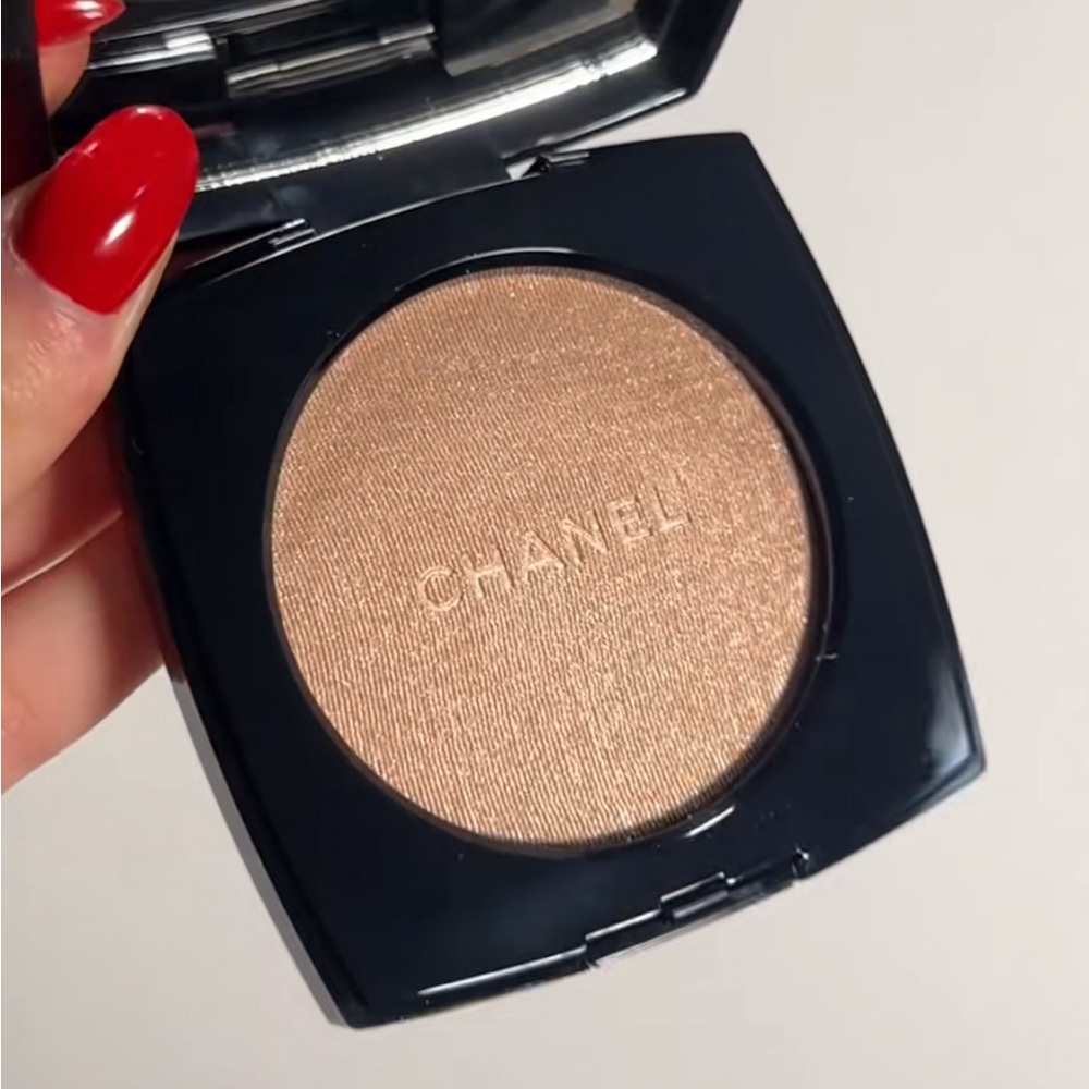NEW C H A N E L  Highlighting  POWDER - IVORY GOLD